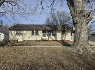 206 W 3rd St, Schaller, IA 51053