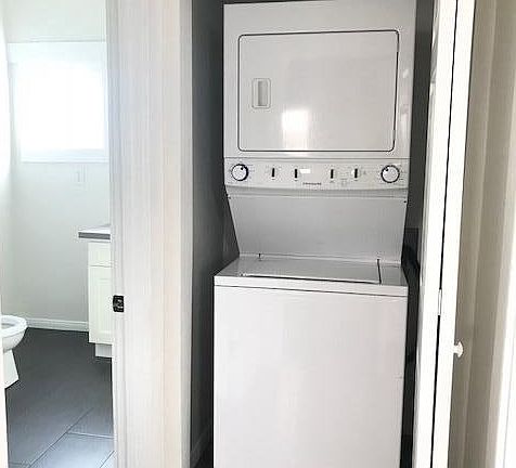 stackable washer/dryer 