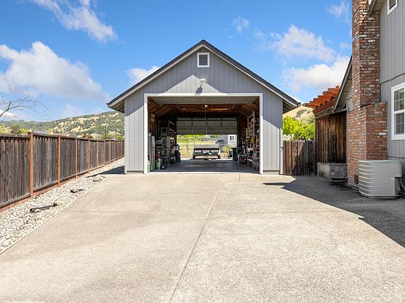 5th image of 1243 Melissa Court