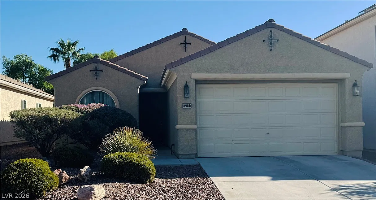 3 bed, 2.0 bath, 1894 sqft, $2,200 — Photo 1