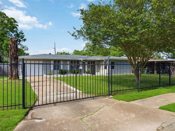 5919 Van Fleet St, Houston, TX 77033