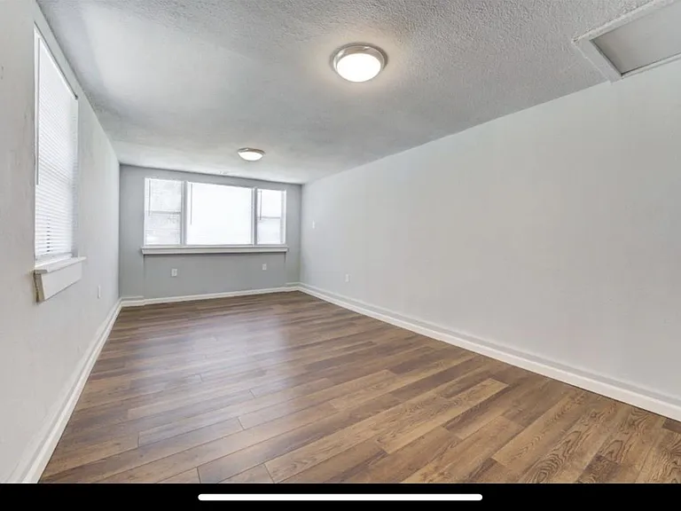 1530 NE 43rd St — Photo 10