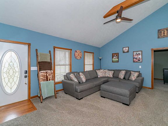 4th image of 80 Pioneer Dr