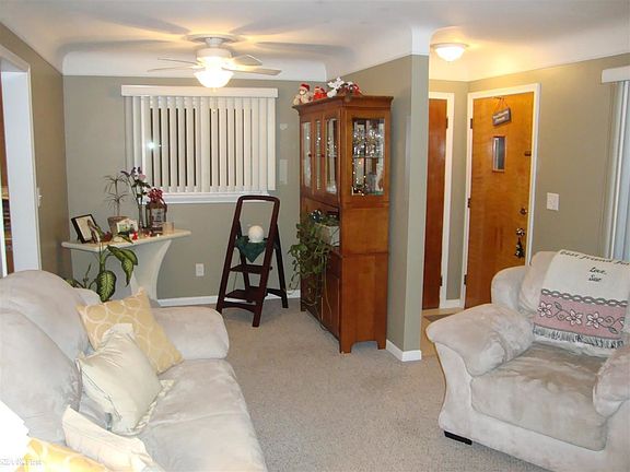 4th image of 26411 Compson St