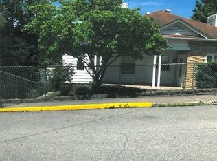 202 S Mountain Ave, Mount Hope, WV 25880