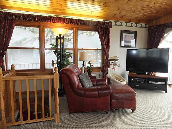 4th image of 676 Lake Wis Dr