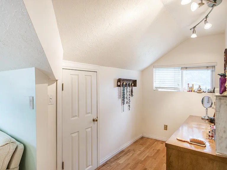 1121 S Denver St — Photo 12