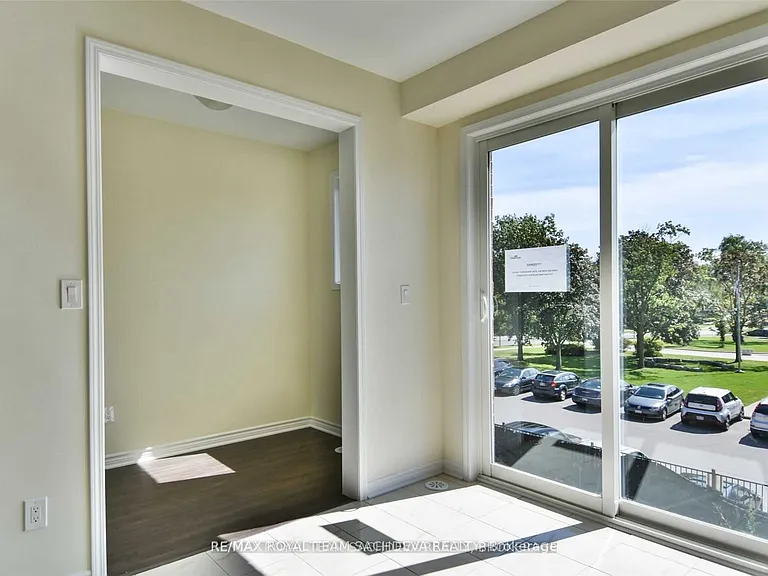 10 Heron Park Pl — Photo 9