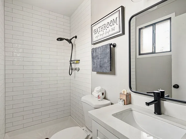 2542 N 41st Ave #A — Photo 23