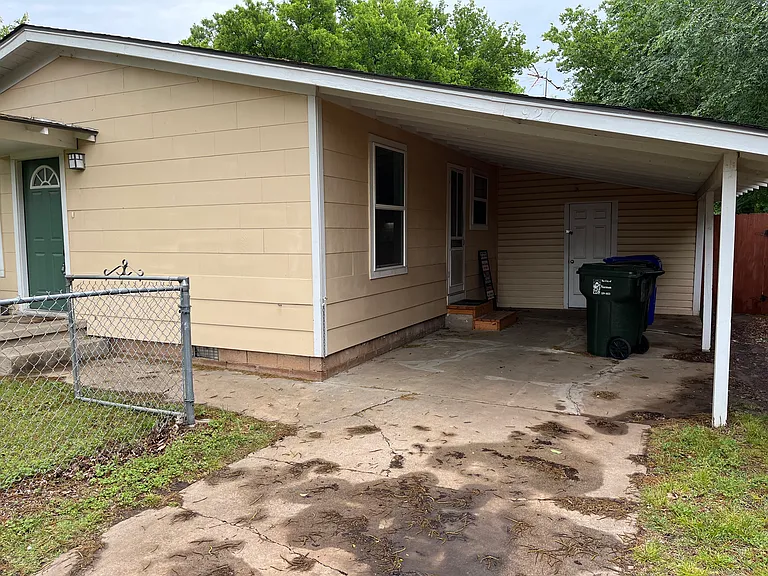 927 E Symmes St — Photo 2