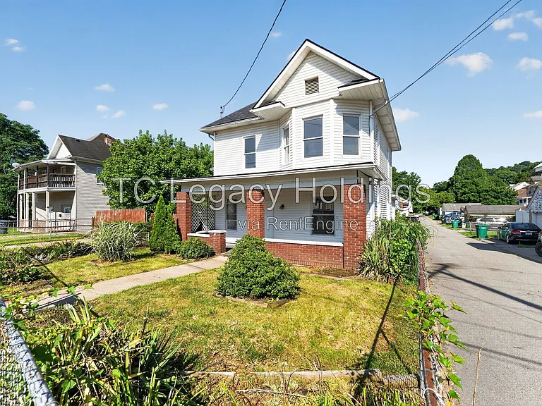 890 Traction St — Photo 4