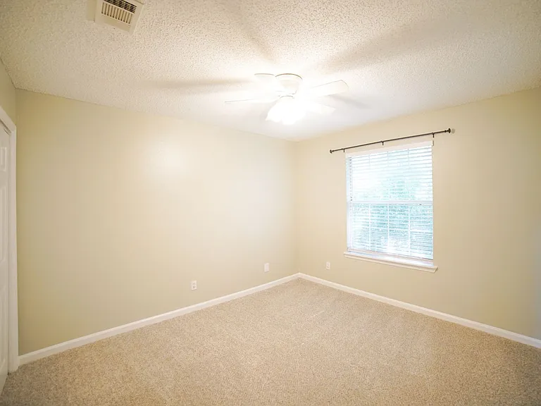 1100 Green Tree Ct #F — Photo 11