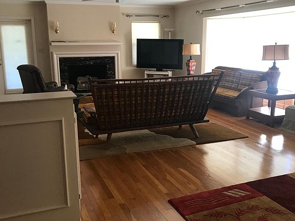 Spacious living room