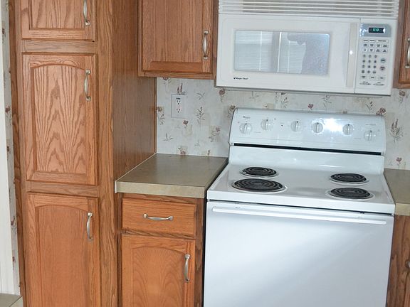Kitchen - pantry and range