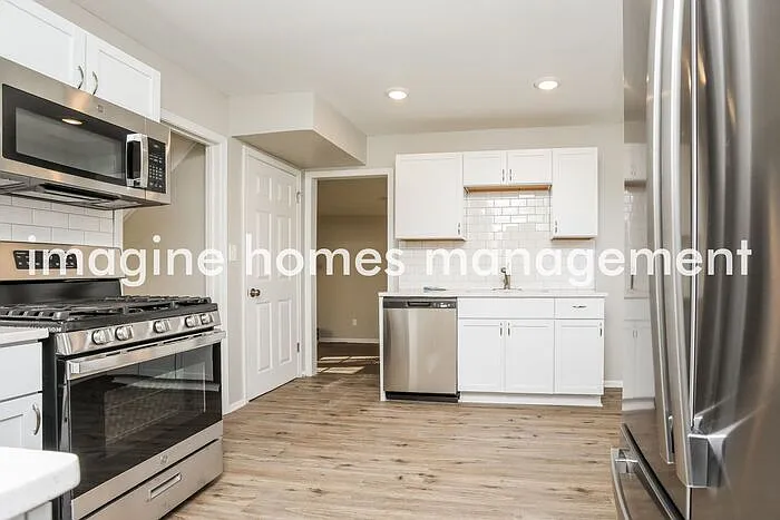 9411 Moody Park Dr — Photo 3