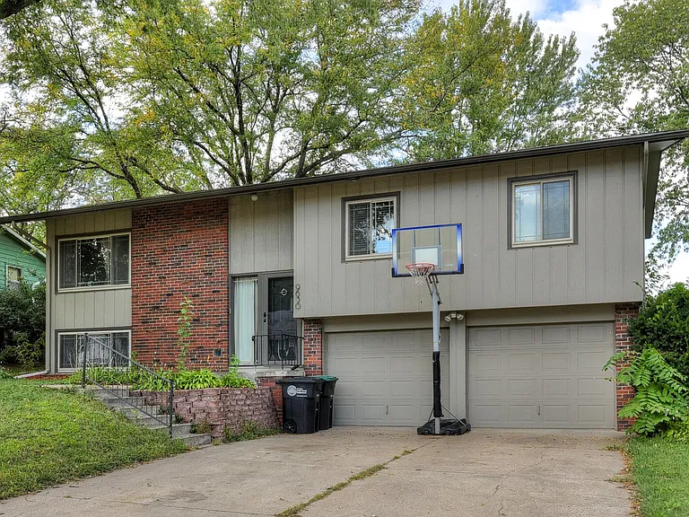 9630 Taylor St — Photo 3