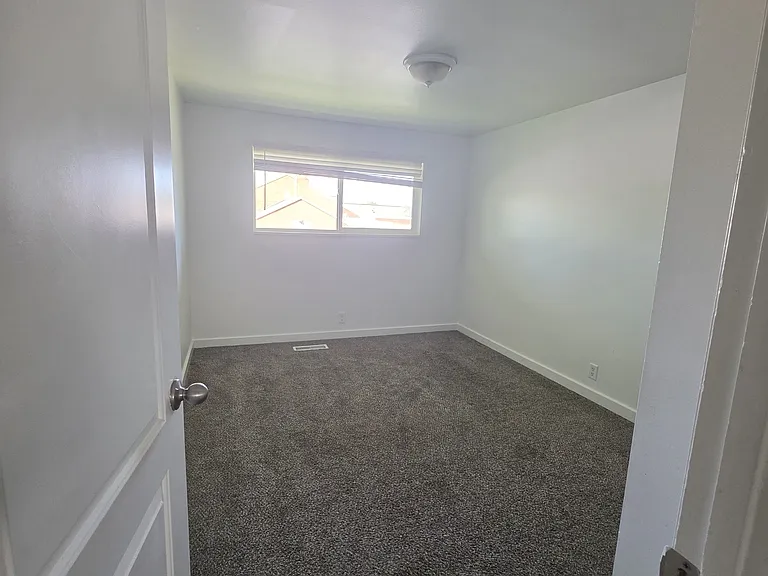 Sierra Ridge Apartments — Photo 10