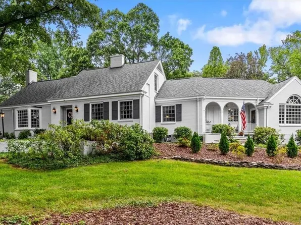 3400 Starmount Dr, Greensboro, NC 27403