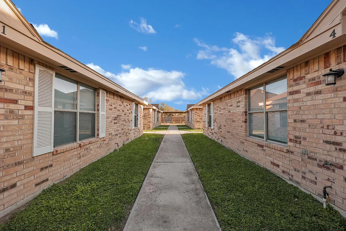 Unit Photo - 2111 W Western Dr #4