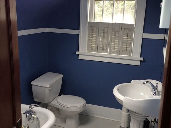 Main bathroom,soaker tub