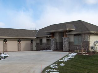 W170N7774 Overlook Ct, Menomonee Falls, WI 53051