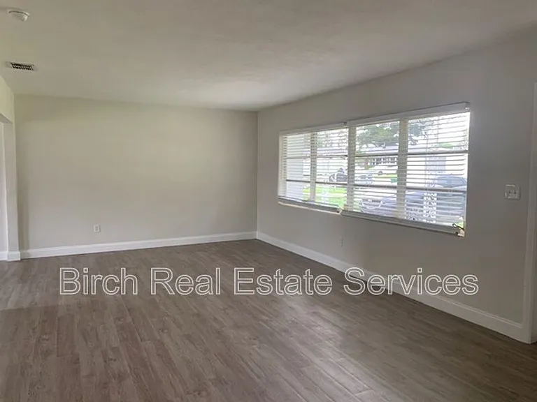 1406 Lemon St — Photo 3