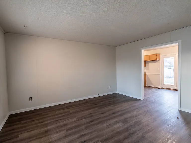 11035 E 38th St — Photo 3