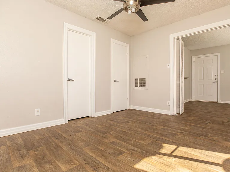 Fredericksburg Place Apartments — Photo 24