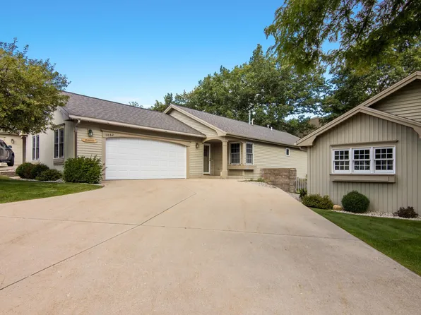 1052 Hemingway Ln, Traverse City, MI 49686