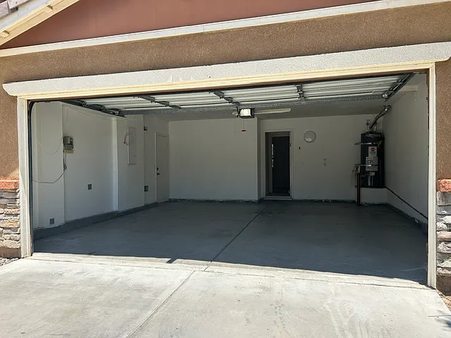 4 bed, 1977 sqft, $3,450 — Photo 2