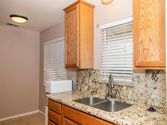 4th image of 3721 Lowry Dr
