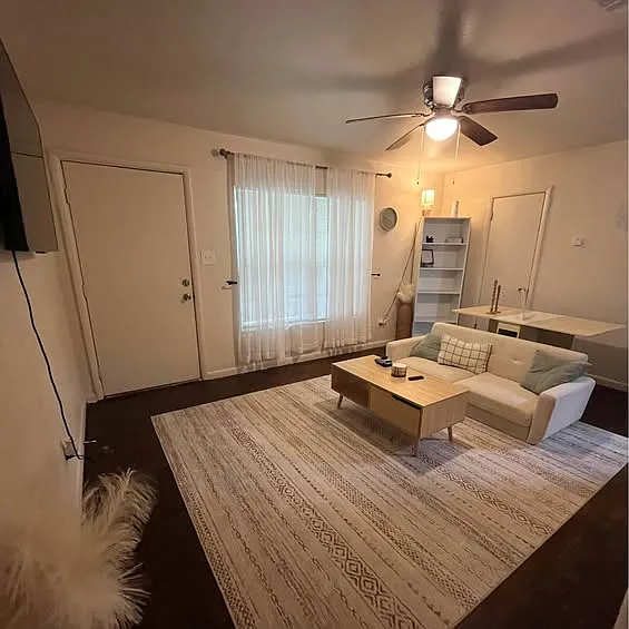 3 bed, 900 sqft, $1,190 — Photo 3