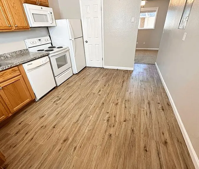 2107 Preuss Rd #B — Photo 7