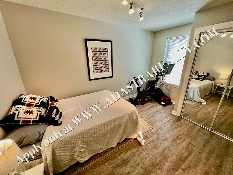 4545 Madison Ave — Photo 4