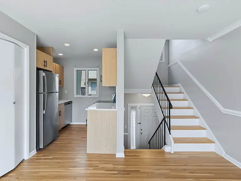 1 Coles Ave #1C — Photo 3