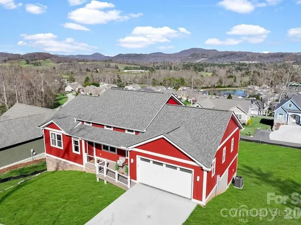 68 Carrie Dr, Hendersonville, NC 28792