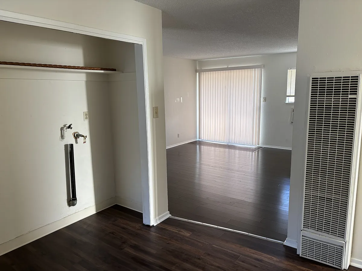 Building Photo - Clearland Dr