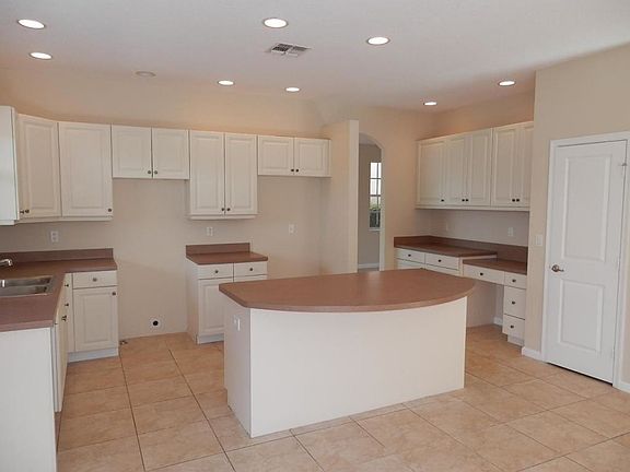 5th image of 11210 SW Stockton Pl