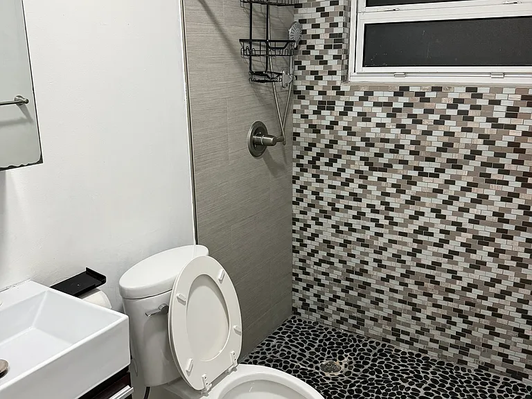 1021 NW 40th Ave — Photo 7