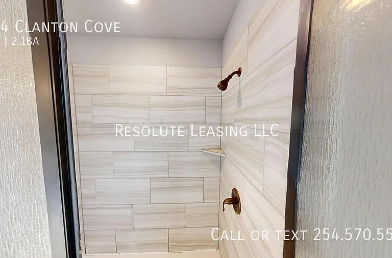 904 Clanton Cv — Photo 16