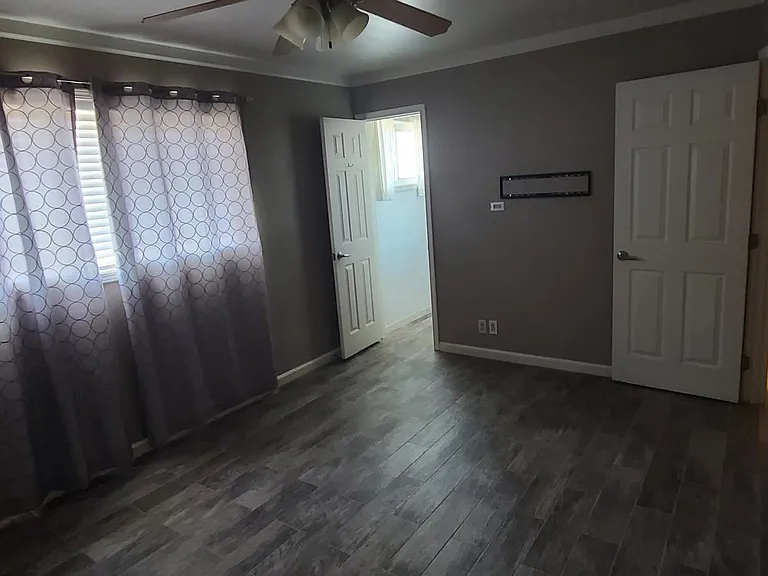 449 E Pierce St — Photo 33