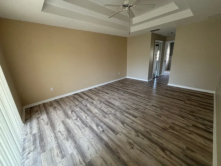 20 Clarendon Ct N — Photo 14