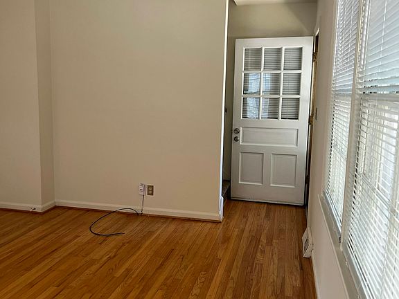4th image of 4547 Mercier St