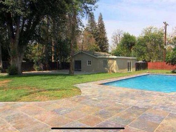 2nd image of 8612 N Oakdale Ave
