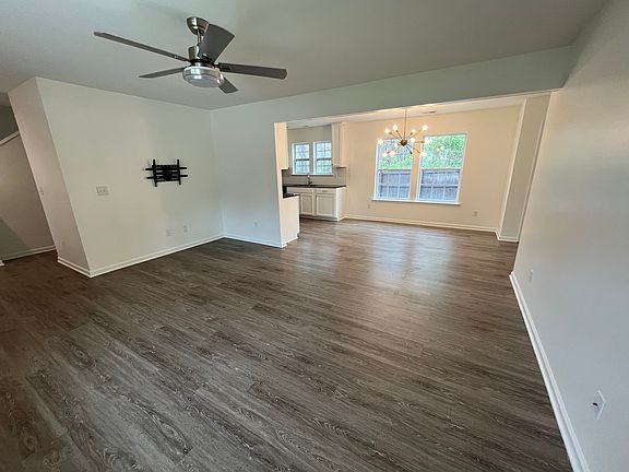 4th image of 179 Deer Lake Dr