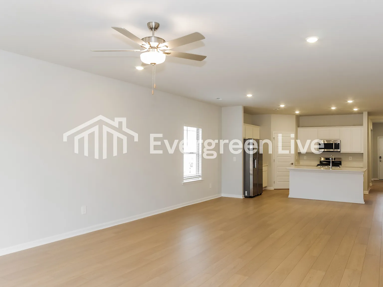 4 bed, 2.0 bath, 2106 sqft, $1,920 — Photo 2