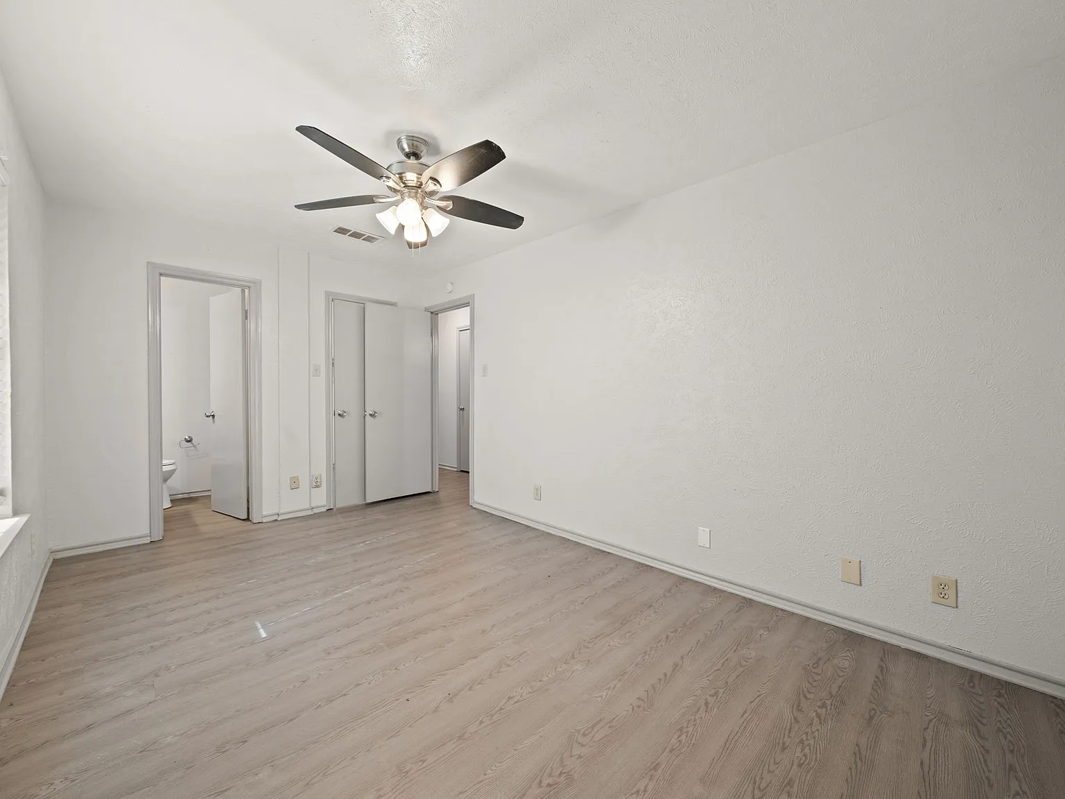 2 bed, 1.5 bath, 900 sqft, $1,095 — Photo 4