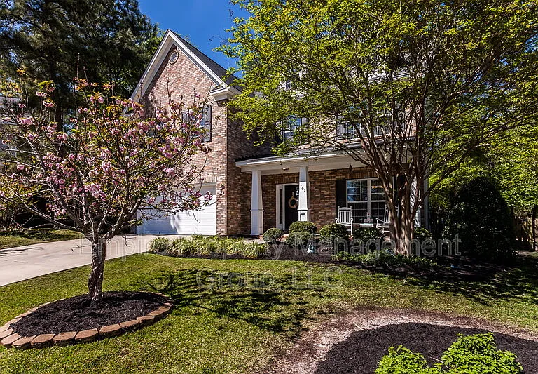 202 Castlebury Dr — Photo 2