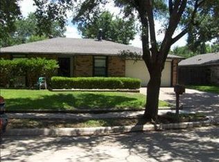 333 Clearwood Dr, Grand Prairie, TX 75052