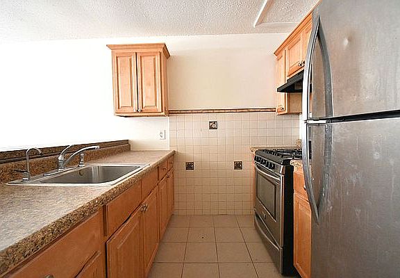 2nd image of 485 E 140th St #1
